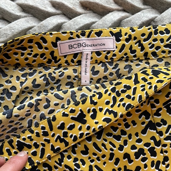 NWOT Patterned MIDI skirt - Picture 3 of 5